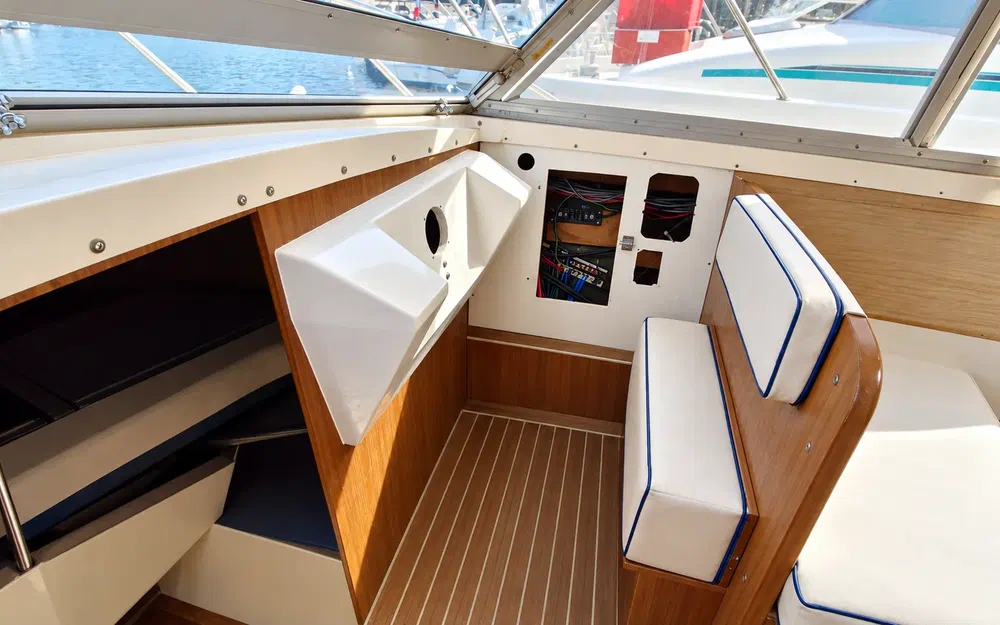 slider 11 Bertram 28 Flybridge