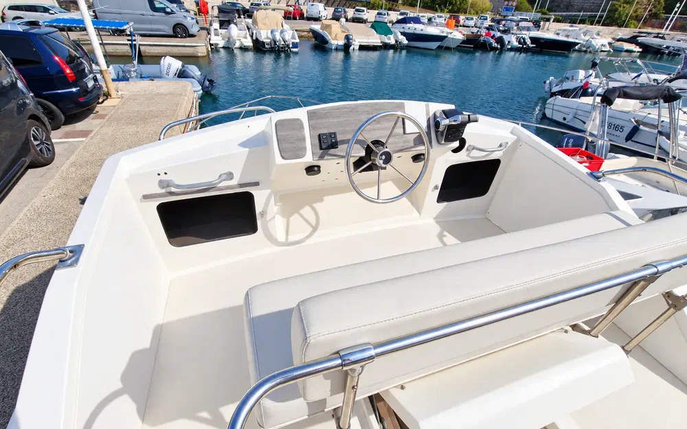 slider 3 Bertram 28 Flybridge