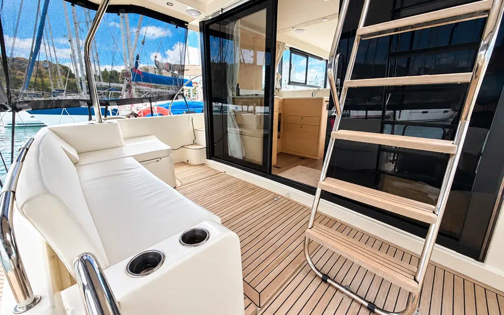 slider 9 Beneteau Swift Trawler 41 Fly