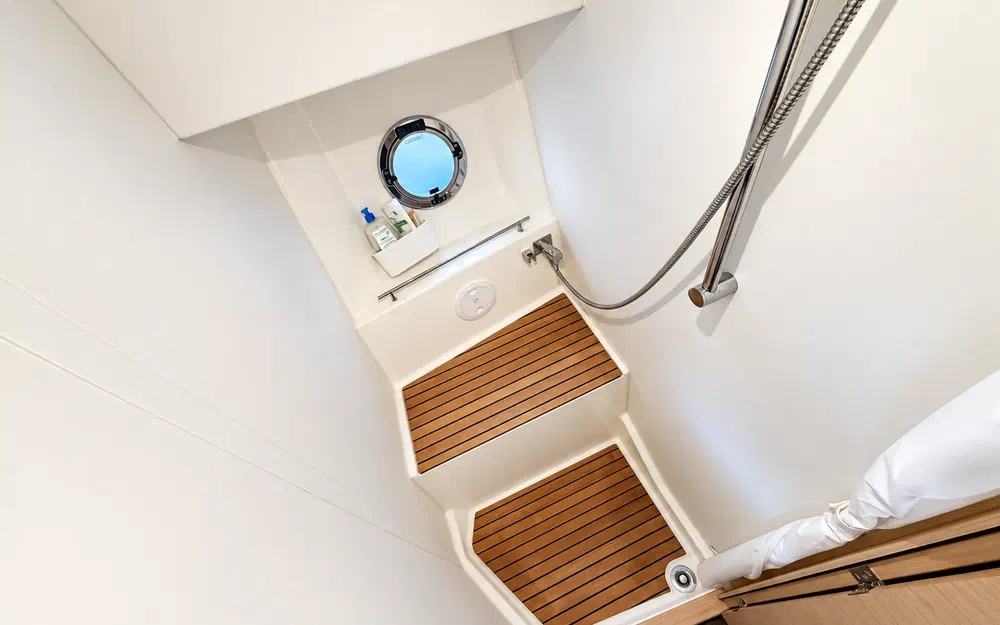 slider 10 Beneteau Swift Trawler 41 Fly