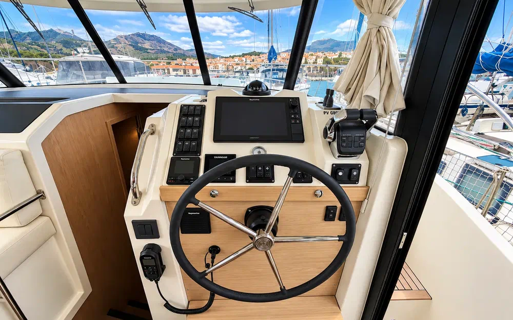 slider 4 Beneteau Swift Trawler 41 Fly