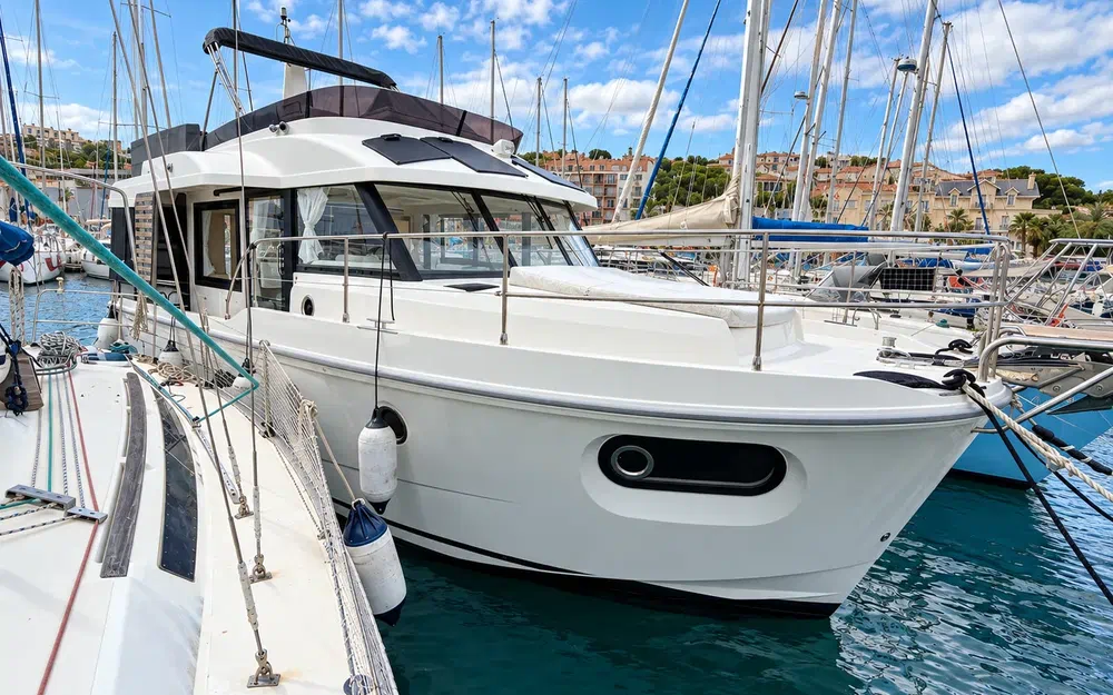 slider 0 Beneteau Swift Trawler 41 Fly