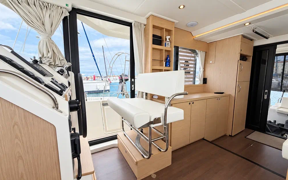 slider 15 Beneteau Swift Trawler 41 Fly