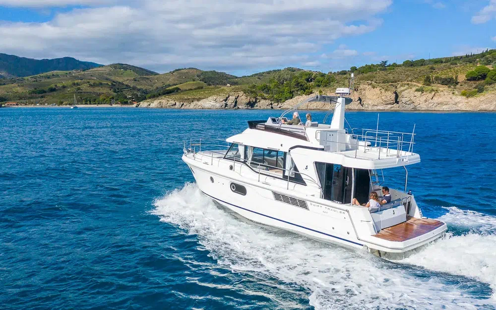 slider 1 Beneteau Swift Trawler 41 Fly