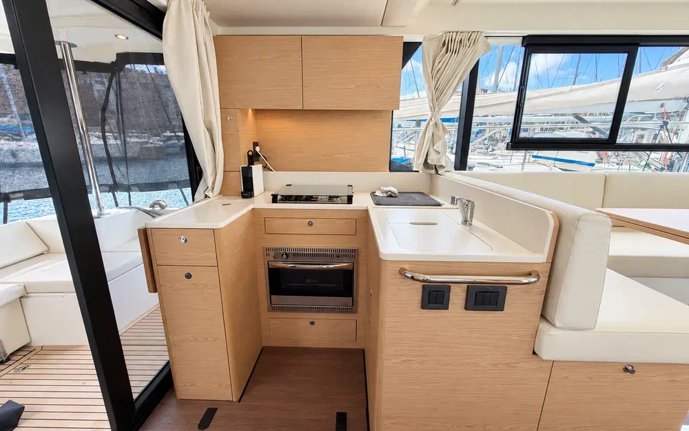 slider 11 Beneteau Swift Trawler 41 Fly