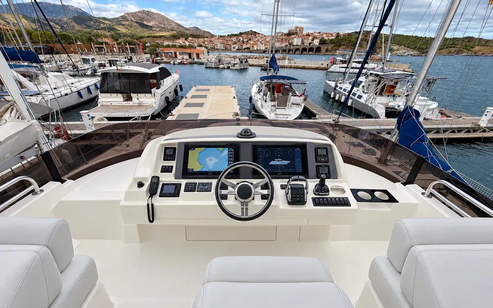 slider 7 Beneteau Swift Trawler 41 Fly