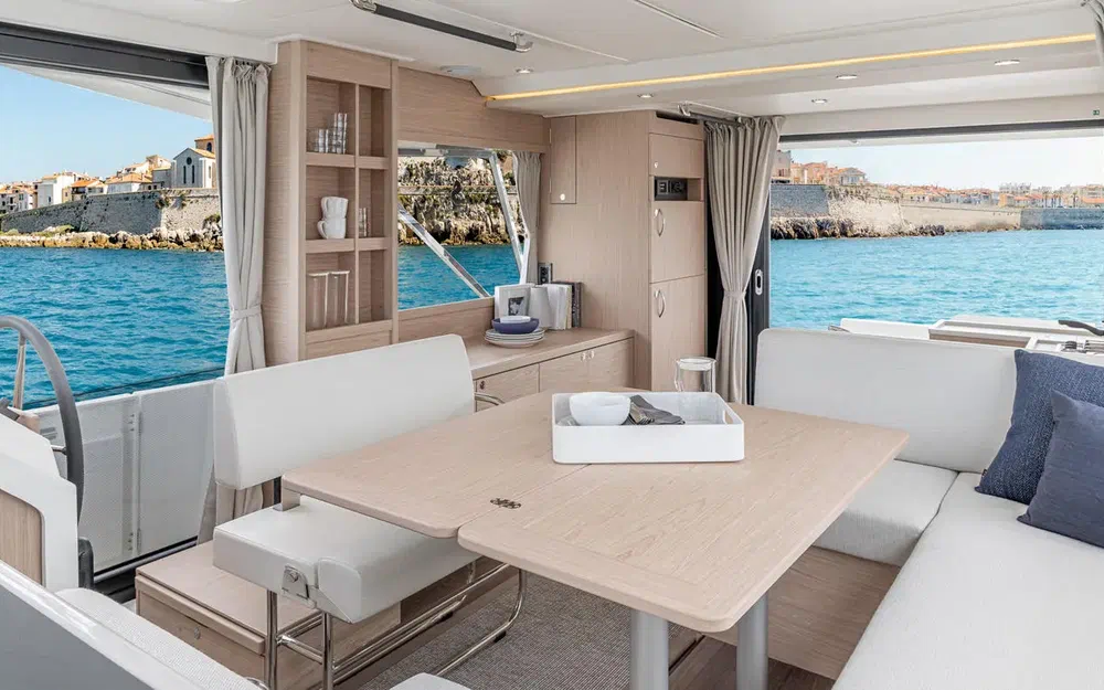 slider 3 Beneteau Swift Trawler 41 Fly