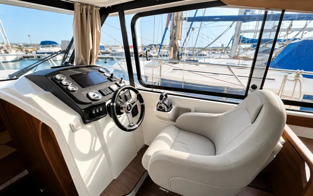 slider 12 Beneteau Antares 30