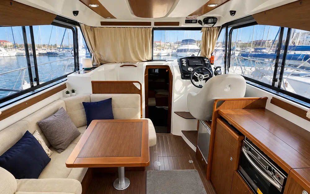 slider 9 Beneteau Antares 30