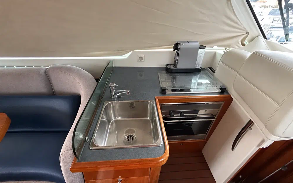 slider 2 Beneteau Antares 980 Fly