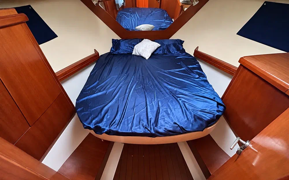 slider 3 Beneteau Antares 980 Fly