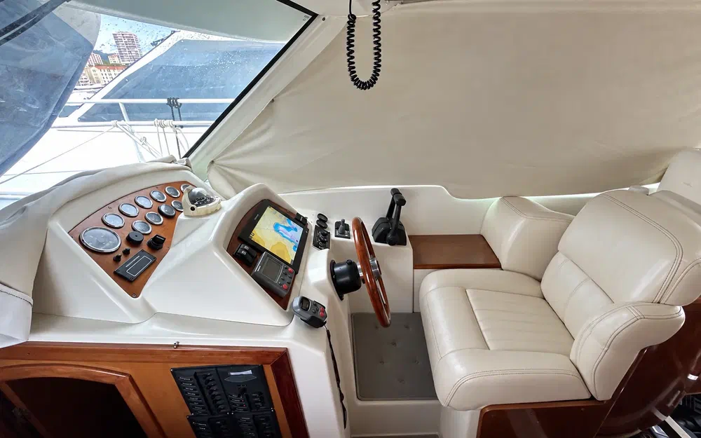 slider 4 Beneteau Antares 980 Fly