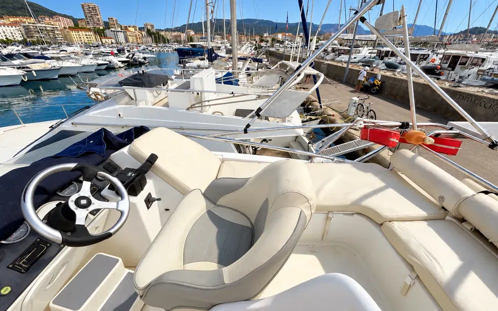 slider 5 Beneteau Antares 980 Fly