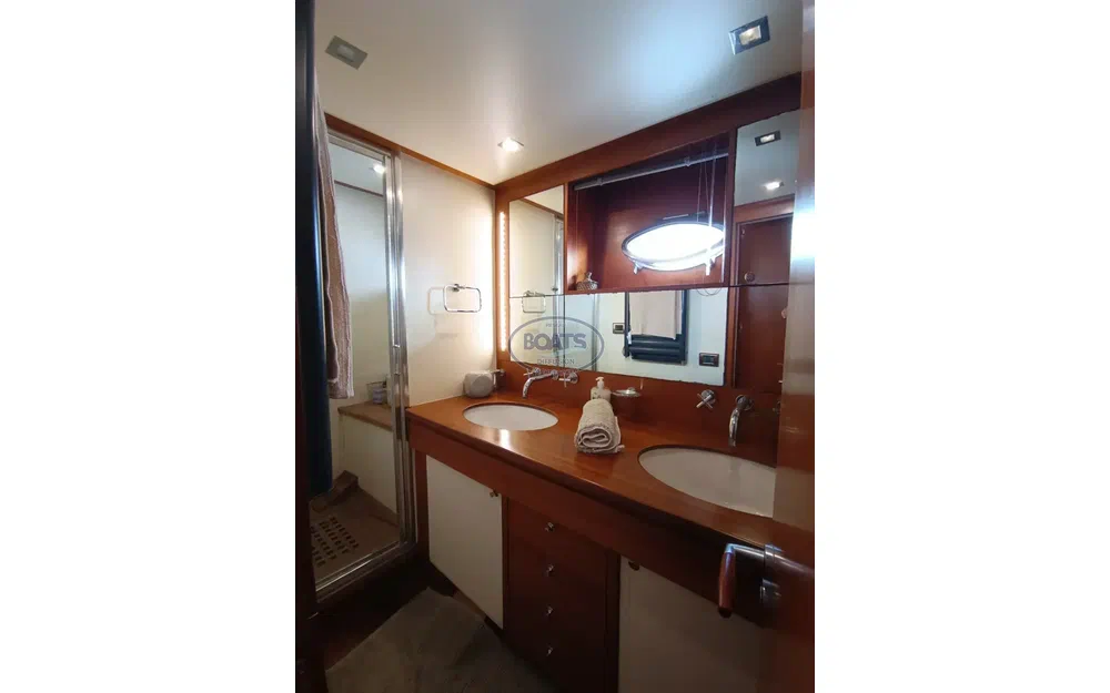 slider 10 Queens Yachts 62