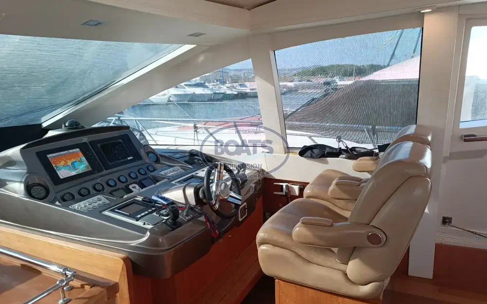 slider 5 Queens Yachts 62