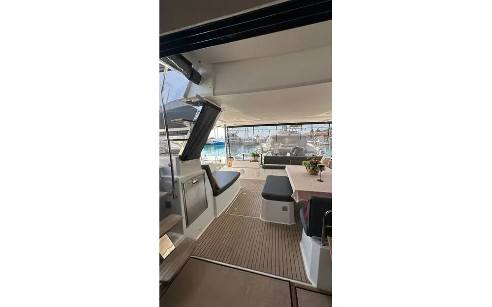slider 0 Fountaine Pajot Aura 51