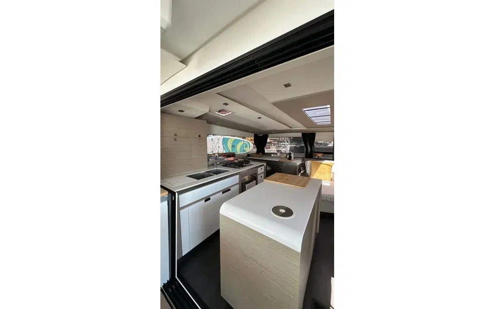 slider 2 Fountaine Pajot Aura 51