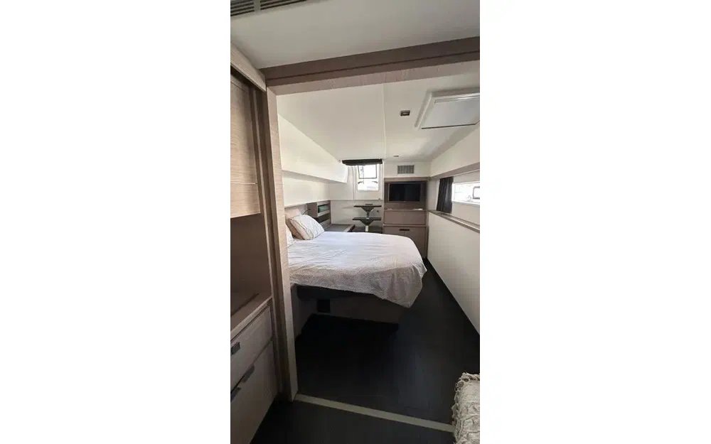 slider 8 Fountaine Pajot Aura 51