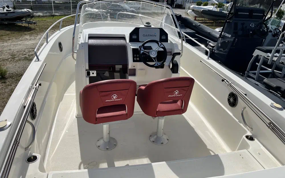 slider 3 Pacific Craft 670 Open