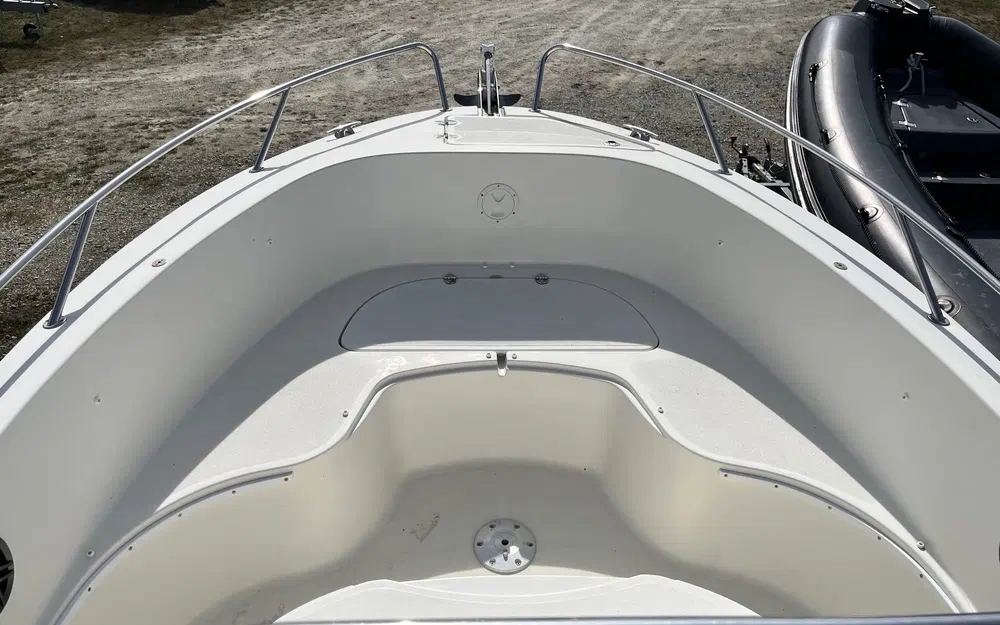 slider 5 Pacific Craft 670 Open