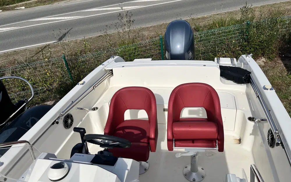 slider 7 Pacific Craft 670 Open