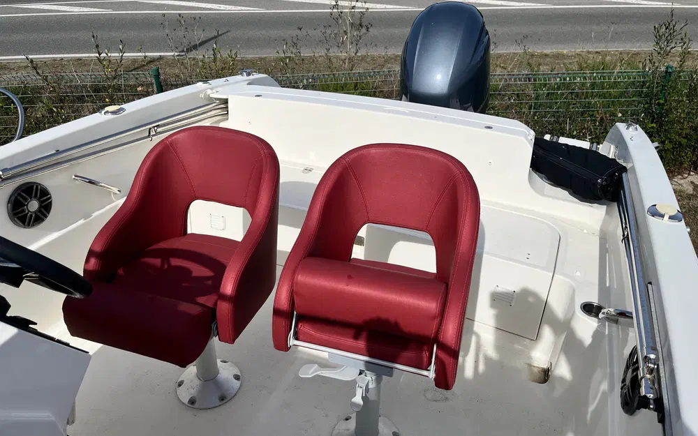 slider 8 Pacific Craft 670 Open