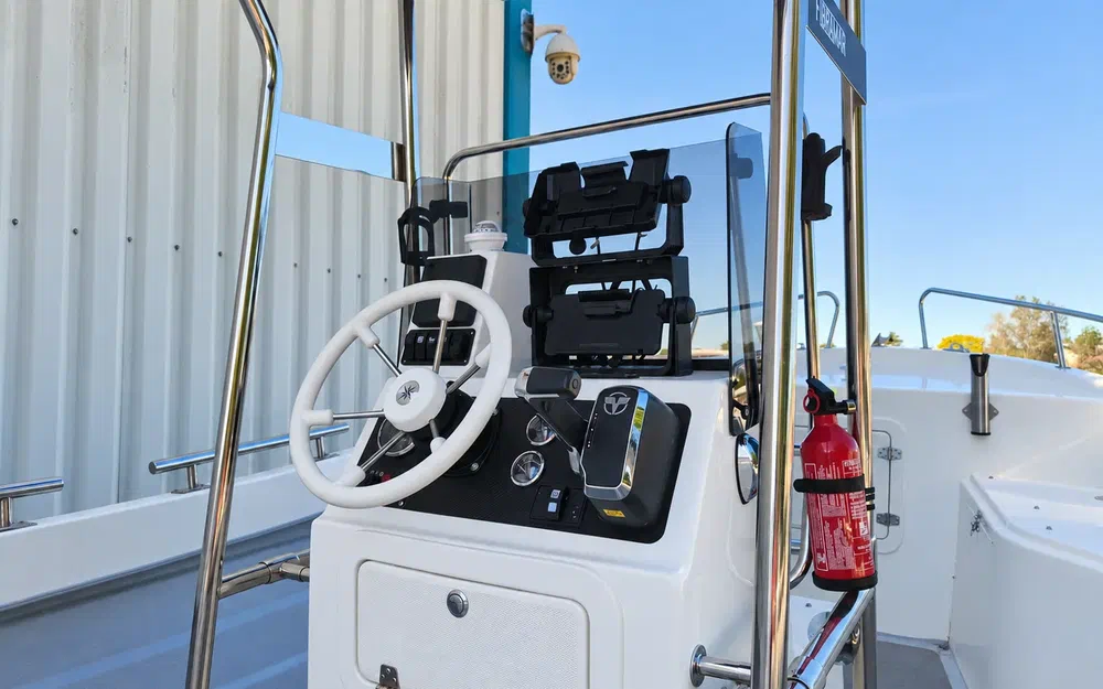 slider 3 Fibramar Pescador 600 Open
