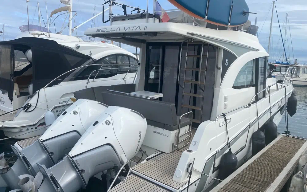 slider 0 Beneteau Antares 11