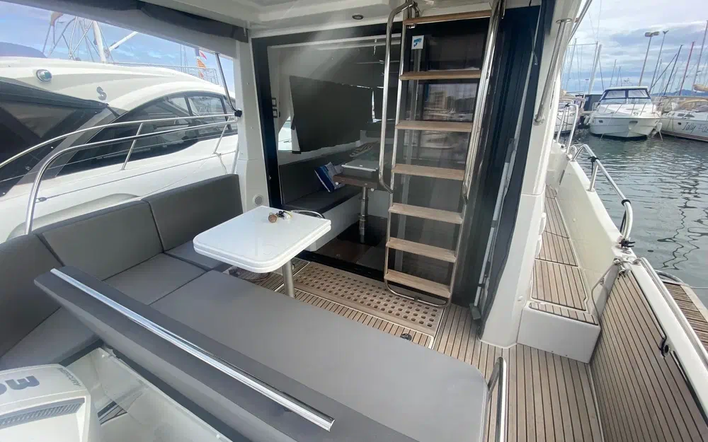 slider 3 Beneteau Antares 11