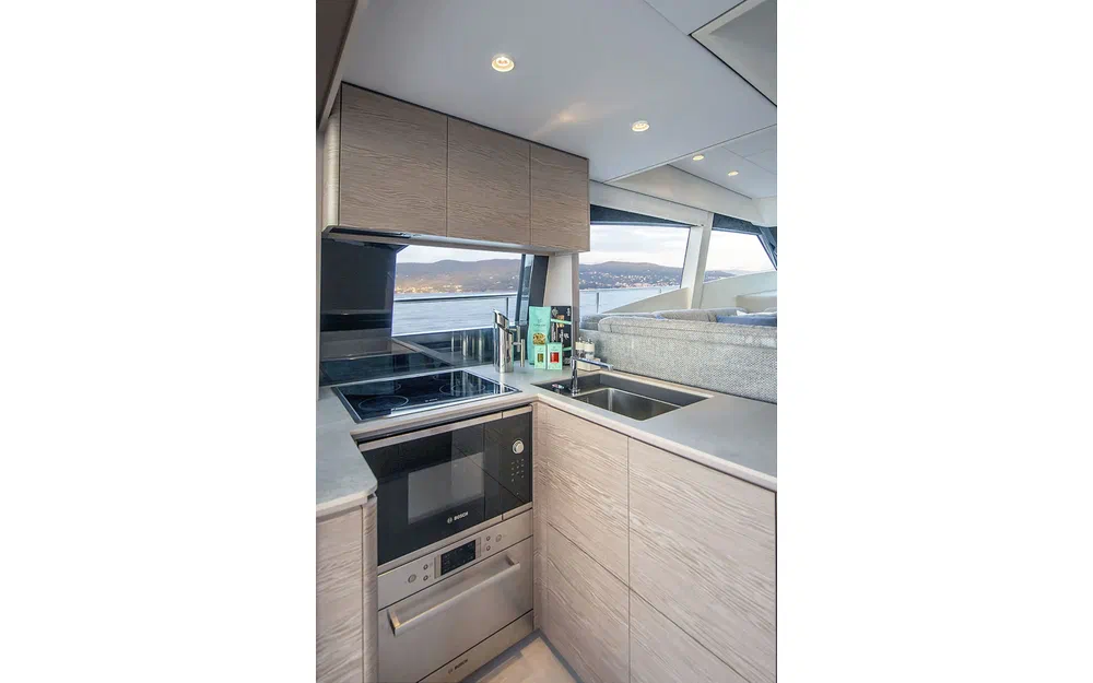 slider 9 Ferretti 500