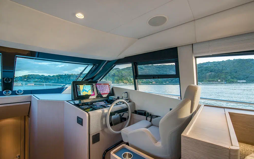slider 6 Ferretti 500