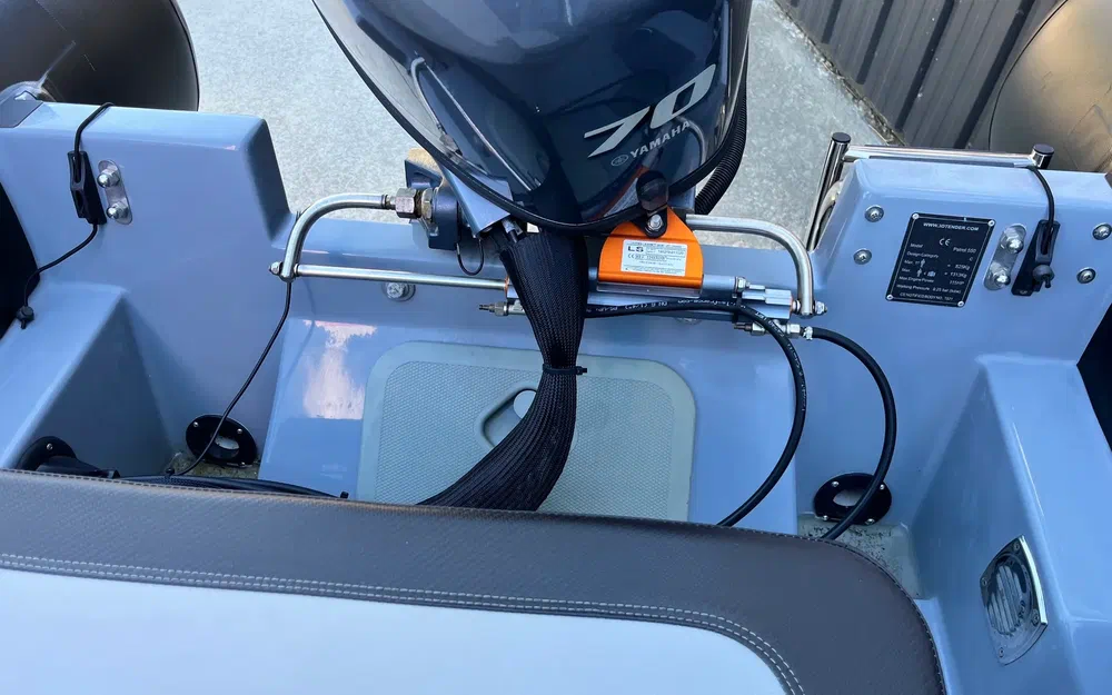 slider 6 3D Tender Patrol 550