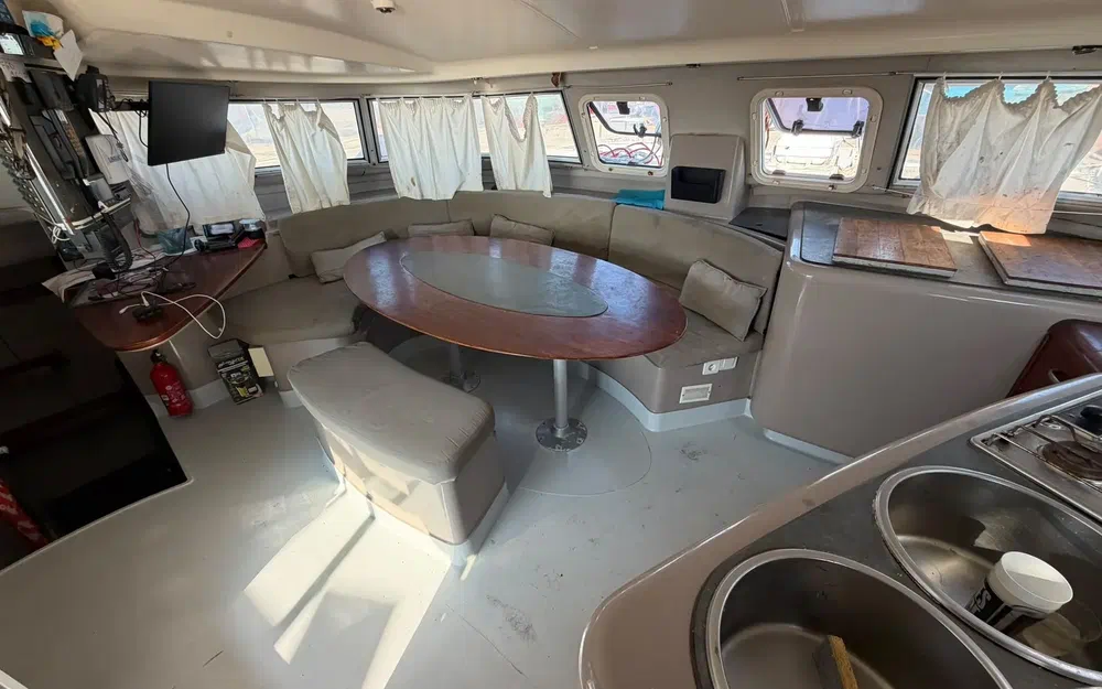 slider 22 Fountaine Pajot Venezia 42