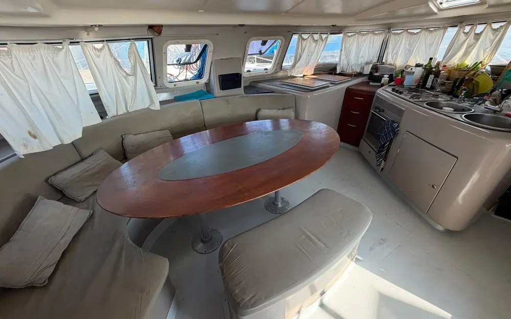 slider 23 Fountaine Pajot Venezia 42