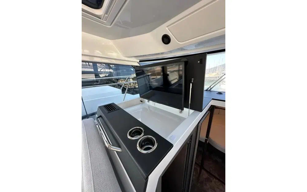 slider 17 Jeanneau Merry Fisher 1095 coupé