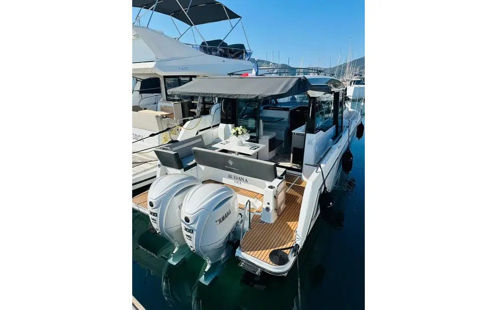 slider 1 Jeanneau Merry Fisher 1095 coupé