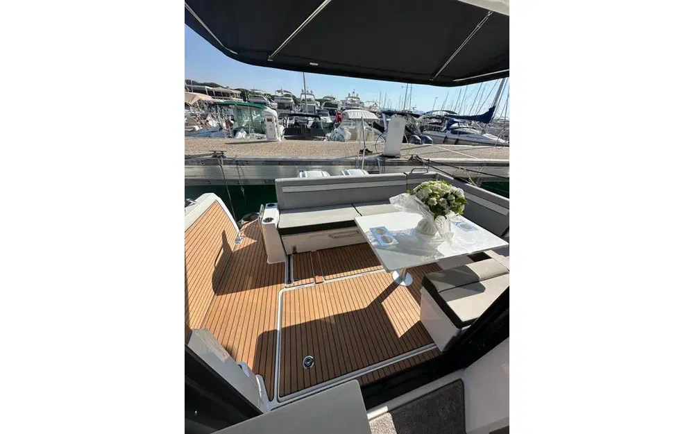 slider 3 Jeanneau Merry Fisher 1095 coupé