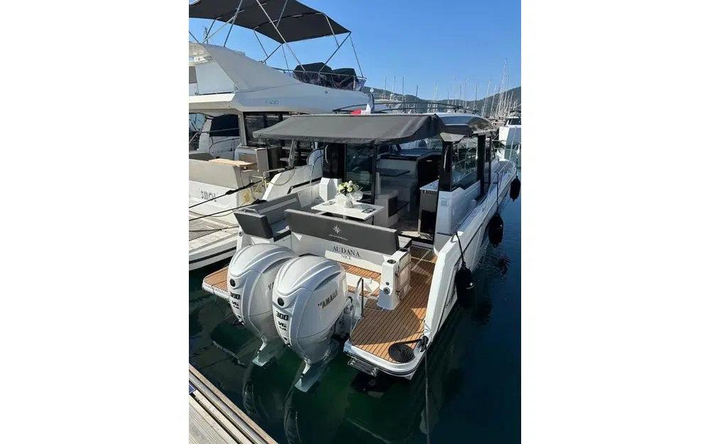 slider 6 Jeanneau Merry Fisher 1095 coupé