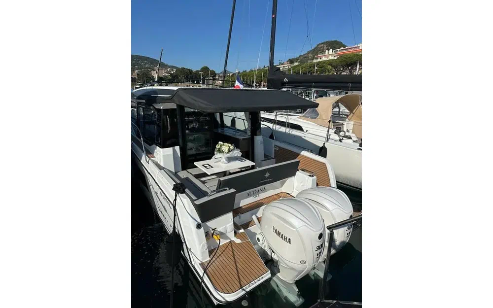slider 8 Jeanneau Merry Fisher 1095 coupé