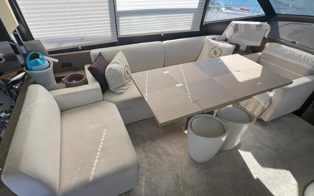 slider 13 Prestige Yachts 560 S