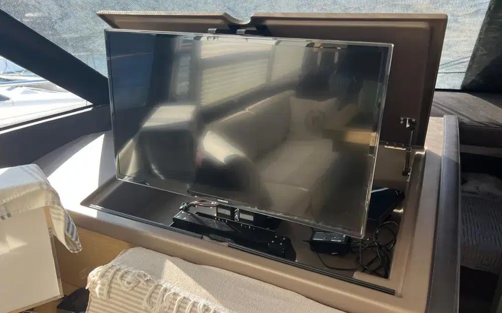 slider 14 Prestige Yachts 560 S