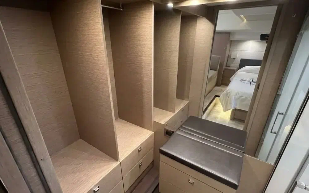 slider 18 Prestige Yachts 560 S