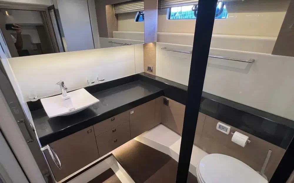 slider 19 Prestige Yachts 560 S