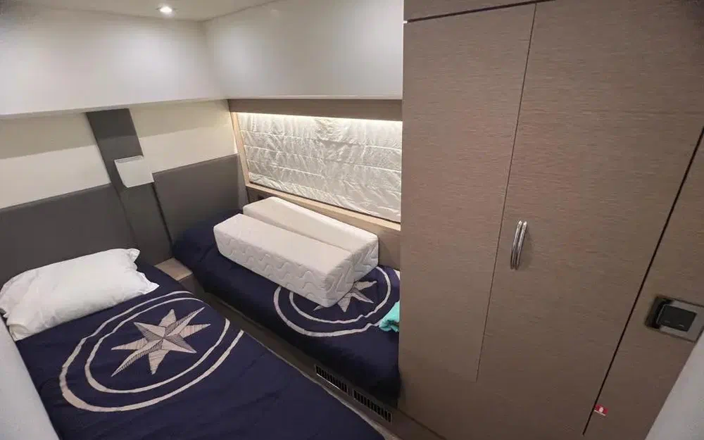 slider 21 Prestige Yachts 560 S