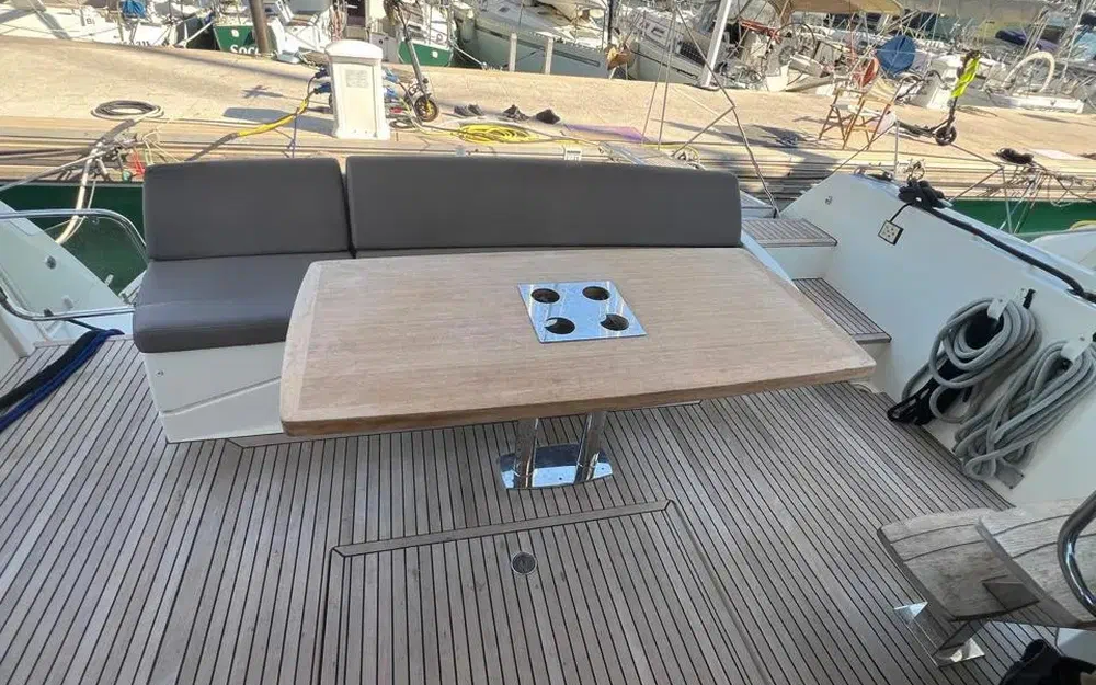 slider 2 Prestige Yachts 560 S