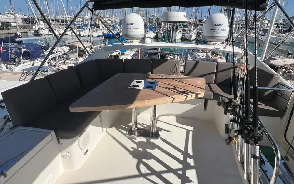 slider 4 Prestige Yachts 560 S