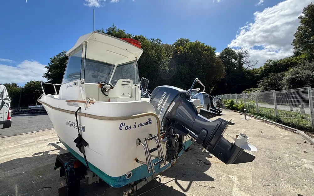 slider 4 Beneteau Antares 500 Calanque