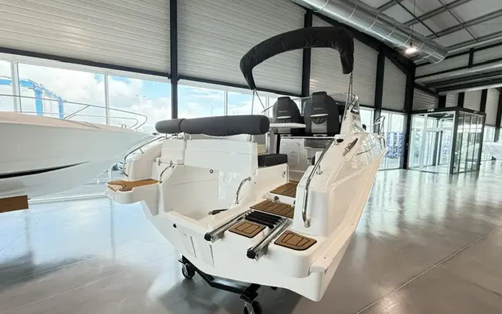 slider 1 B2 Marine Cap Ferret 752 Cruiser