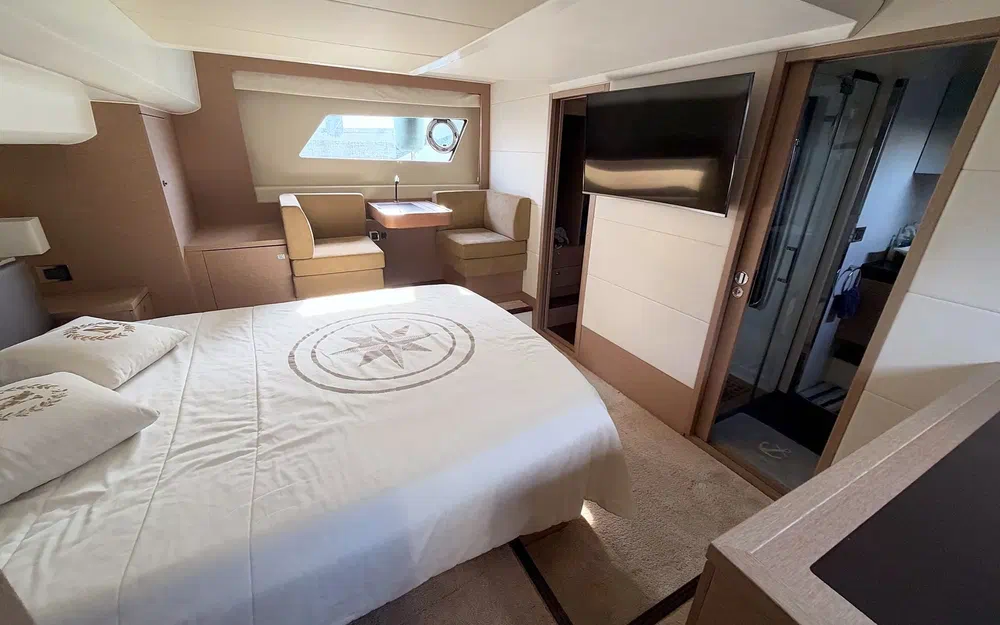 slider 10 Prestige Yachts 560 Fly
