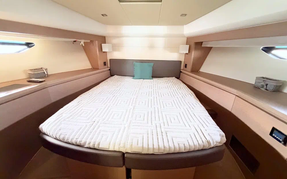 slider 11 Prestige Yachts 560 Fly